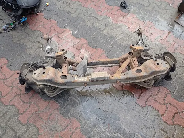 Viga suspensión trasera VOLVO S40 II OEM Usado image 2