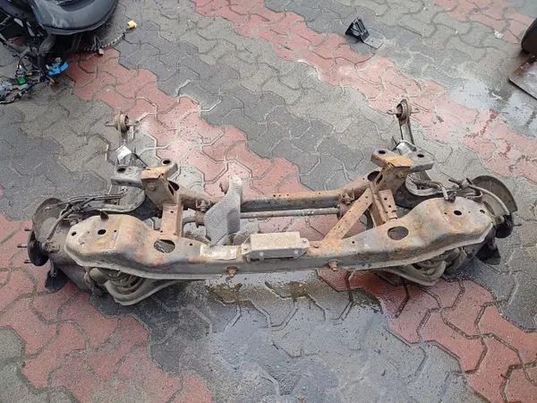 Viga suspensión trasera VOLVO S40 II OEM Usado image 4