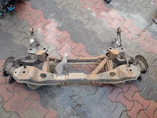 Viga suspensión trasera VOLVO S40 II OEM Usado image 5