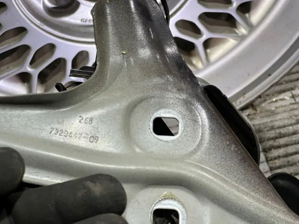 Soporte de guardabarros izquierdo BMW X1 F48 OEM 7329447 image 4