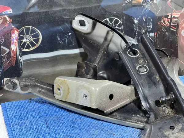 Soporte de guardabarros izquierdo BMW X1 F48 OEM 7329447 image 5