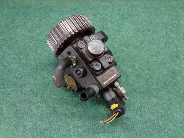 Pompe d'injection OEM 55230478 pour Fiat Sedici image 3