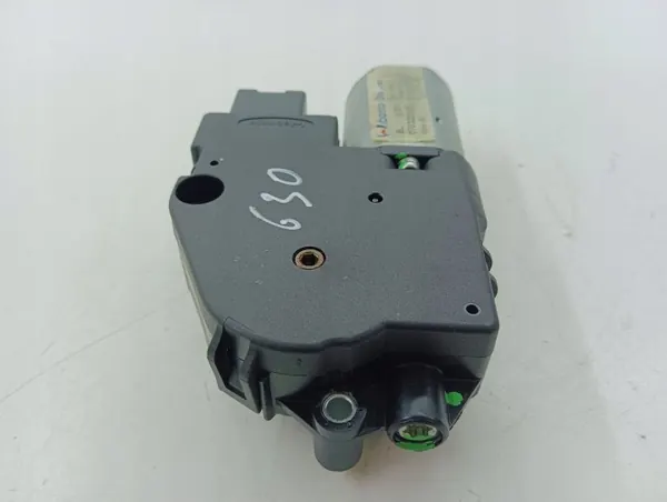 KIA Sorento 2007 Schiebedachmotor OEM 1701848 image 4