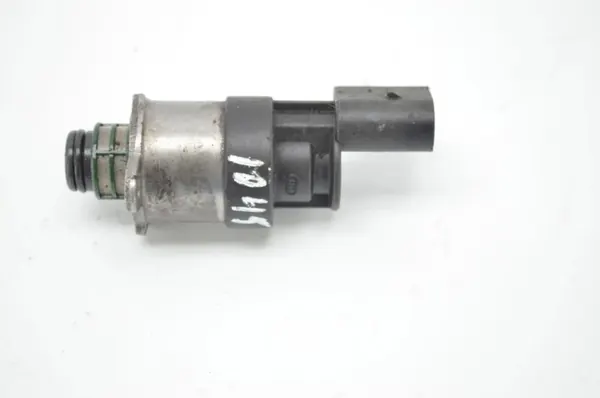 BMW Kraftstoffverteiler OEM 0928400781 - Gebraucht image 2
