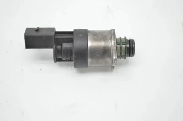 BMW Kraftstoffverteiler OEM 0928400781 - Gebraucht image 4