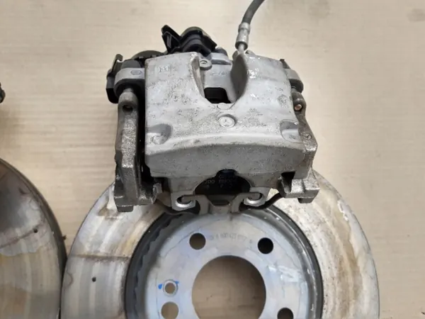 Mercedes AMG Remklauwen & Schijven Voor OEM TYL KOMPLET SWAP 43 image 7