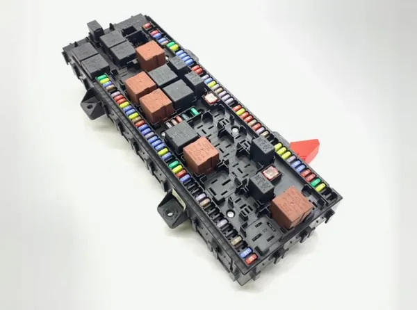 Volvo Sicherungskasten OEM 73700997 - Gebrauchter Zustand image 3