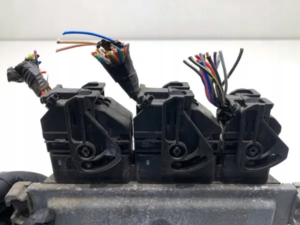 Nissan Juke F15 ECU 23710HY01C 1.2 115HP OEM image 3