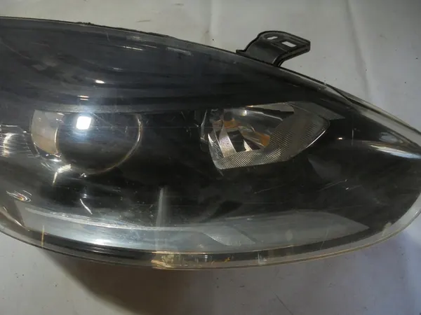 RENAULT MEGANE III Oikea Etuvalo image 2