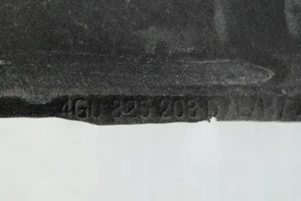 AUDI A6 C7 Lift Höger Underkörning Skydd 4G0825208D image 2