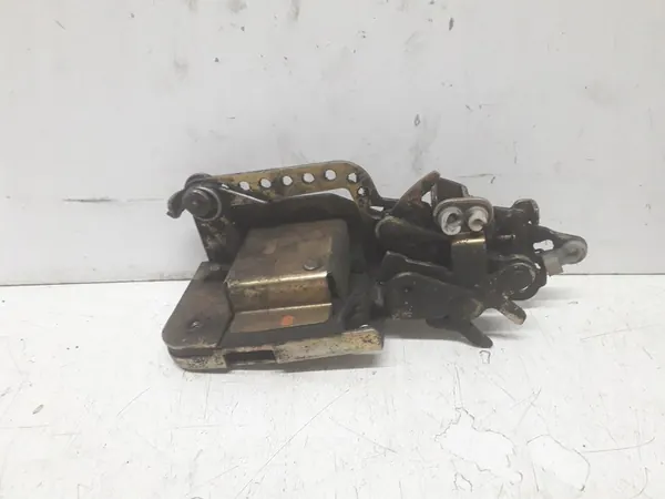 VW Transporter T4 Dörrlås Framsidan Vänster 701837015C image 4