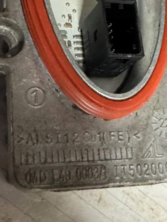 Convertidor LED Iveco Daily OEM 255103 - Usado image 5