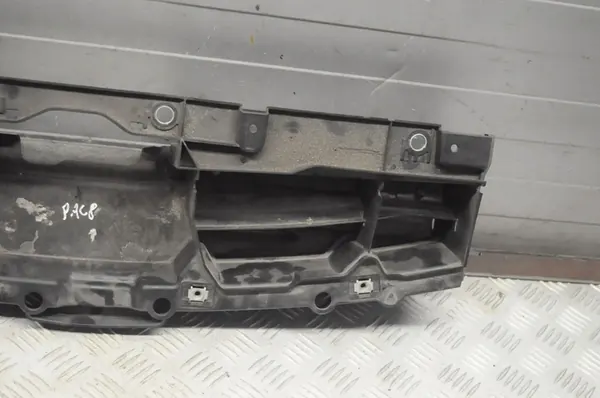 Chrysler Pacifica Radiator Grille 68292240AA image 5