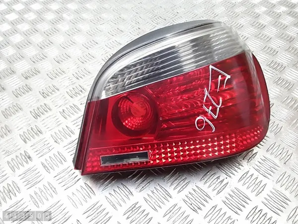 BMW 5 Series Luz Trasera Derecha 2007 Sedán 7165738 image 2