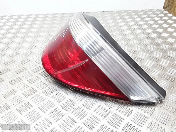 BMW 5 Series Luz Trasera Derecha 2007 Sedán 7165738 image 3