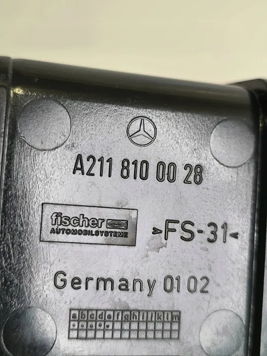 Cinzeiro painel Mercedes-Benz E W211 OEM A2118100028 image 5