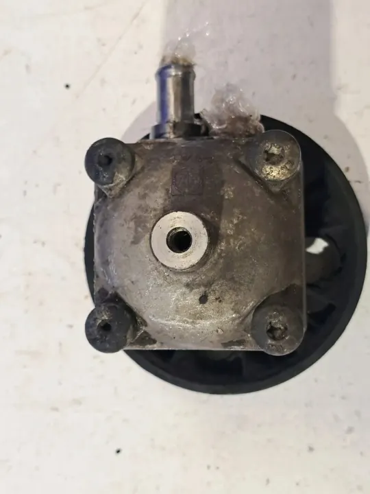 Pompe de direction assistée Volvo OE 8683966 - Occasion image 3