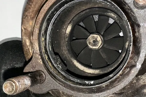 Turbocompresor BMW 7 (E65, E66, E67) 3.0L diésel image 2