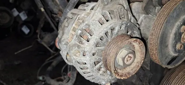 Alternador Mitsubishi Colt 1996 1.3L md325696 image 2