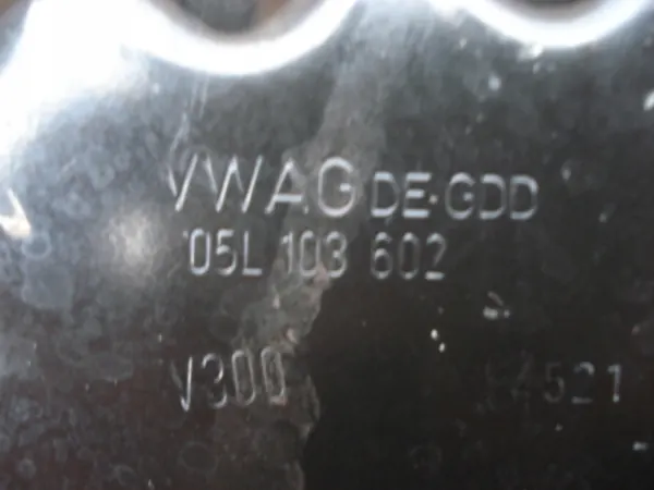 VW SEAT SKODA AUDI 2.0 TDI Oljetank 05L103602 image 2