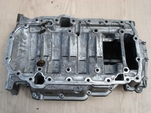 VW SEAT SKODA AUDI 2.0 TDI Oljetank 05L103602 image 7