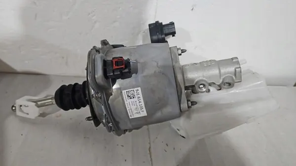 Porsche Taycan 4S Remservopomp OEM 9J1614105F image 2