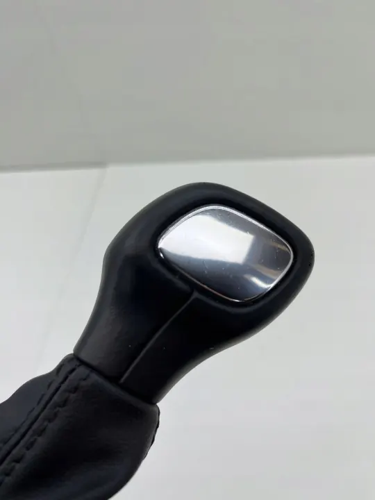 Volvo XC40 Manchon Levier Vitesse OEM 31492677 image 10