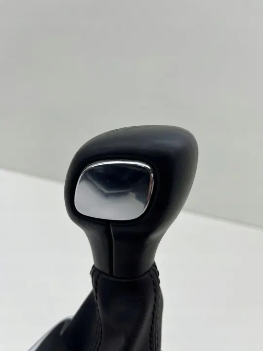 Volvo XC40 Manchon Levier Vitesse OEM 31492677 image 4