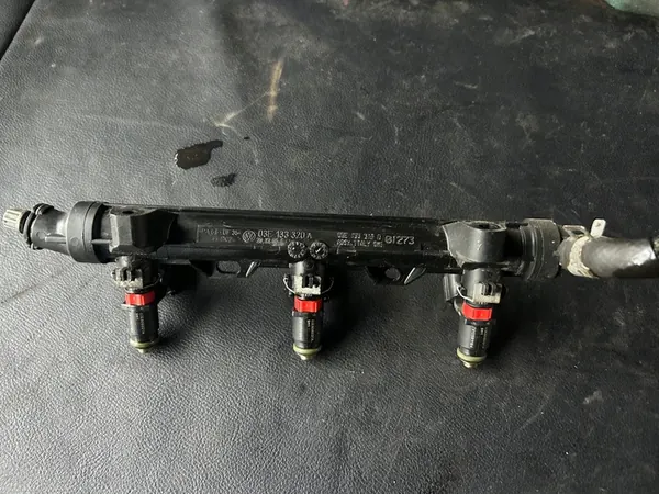 Rampe d'injection Seat Ibiza III 1.2 image 2