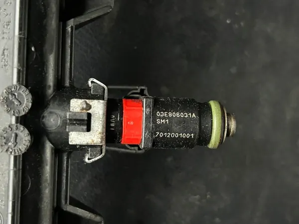 Rampe d'injection Seat Ibiza III 1.2 image 3