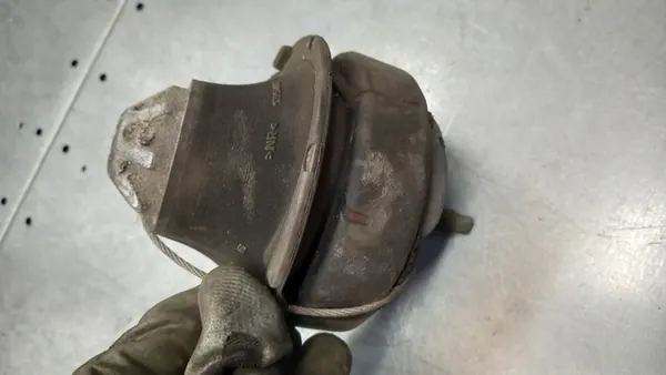 Soporte de Motor Volvo V70 II Lift 2.4B 8683936 image 3