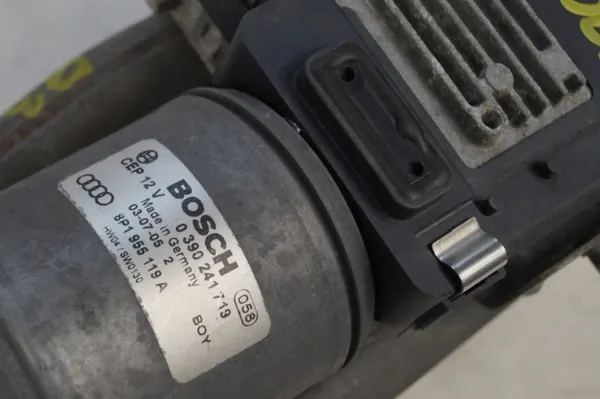 Audi A3 8P framrutetorkarmekanism OEM 8P1955119A image 6