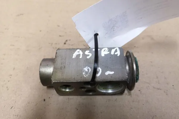 Ilmastointijäähdyttimen venttiili OPEL ASTRA J 2.0L image 2