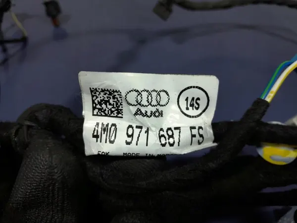 Audi Q7 II Oviopastus OEM 4M0971687FS image 5