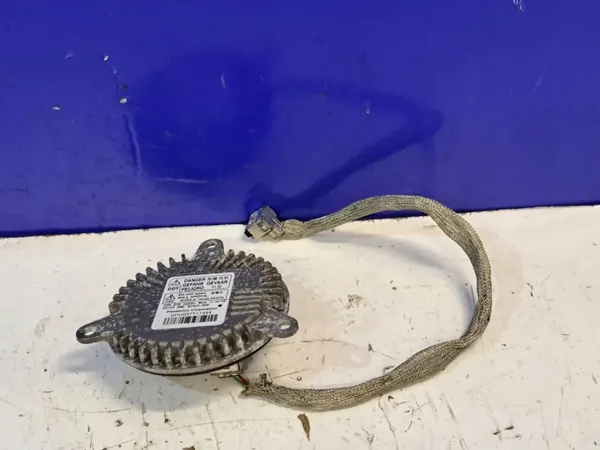 Module Xenon Mitsubishi OEM GHGB57Y11444 pour Galant VI image 2