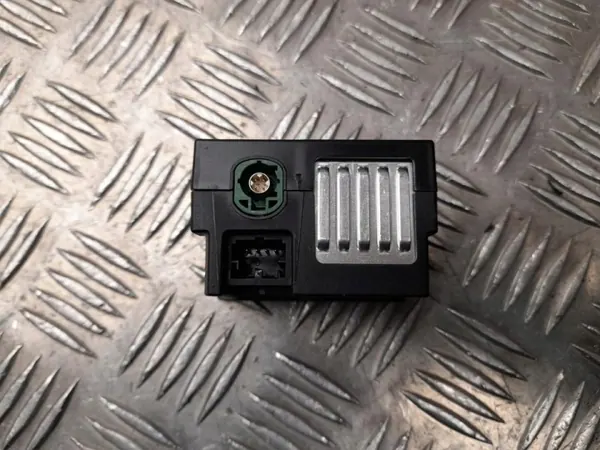 Dispositivo USB Porsche OEM 95B035736A para Macan image 3