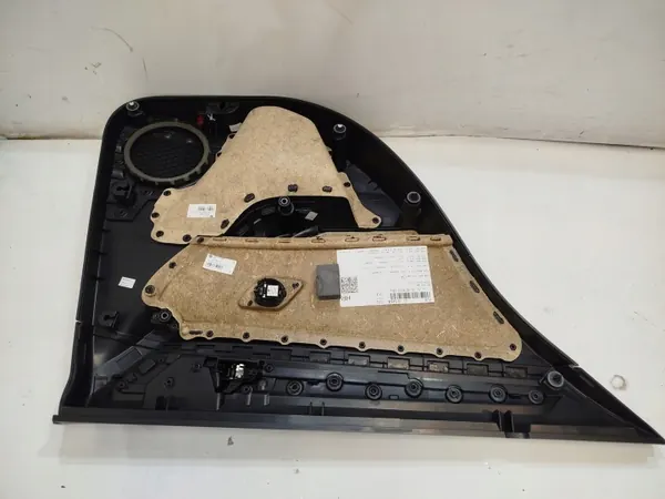 OEM 5G6867212GB Höger Bakdörrslist VW Golf VII image 3
