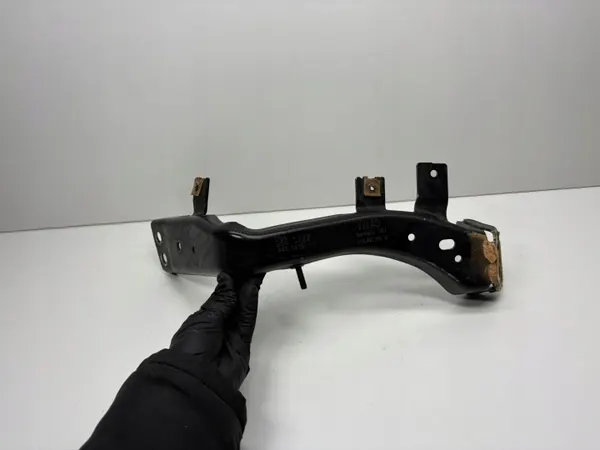 Audi A8 4N Kotflügelhalter links vorne OEM 4N0821135B image 3