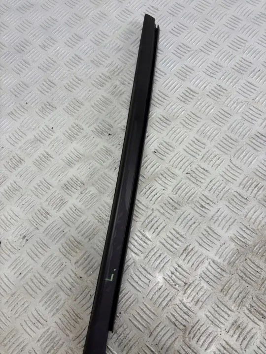 Vasen tuulilasin tiiviste OEM 727618104R Renault Trafic image 3