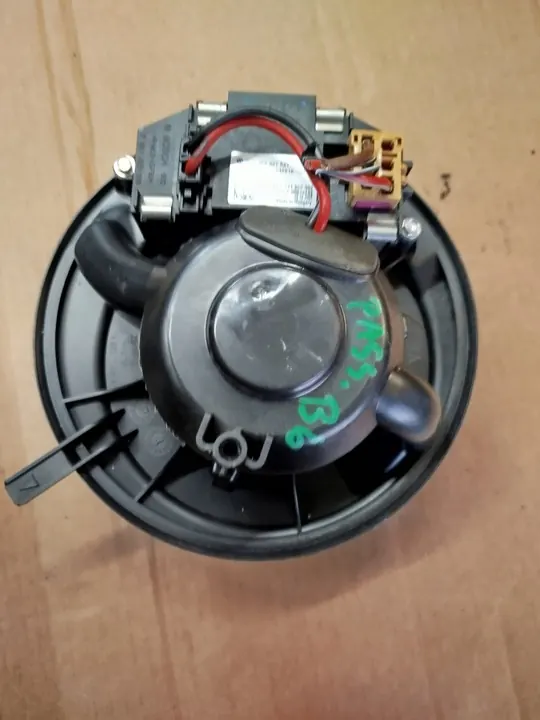 Ventilateur de soufflerie VW GOLF V 1K1820015D image 1