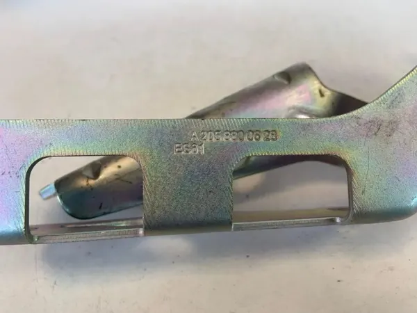 Dobradiça esquerda capô OEM A2058800628 Mercedes-Benz C image 2
