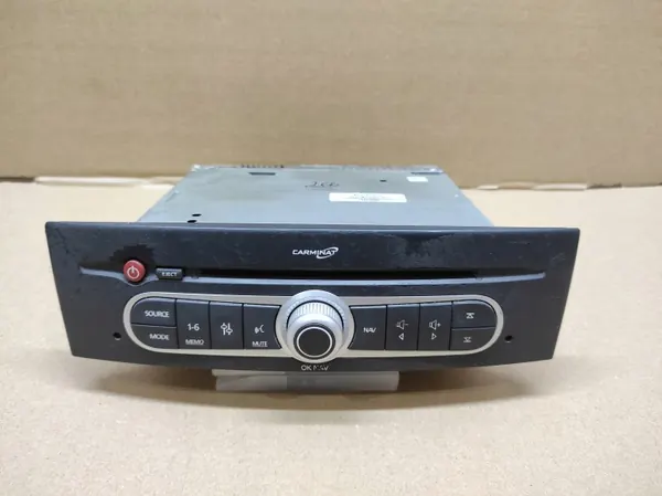 Rádio CD Carminat Renault OEM 8200514871 Usado image 2