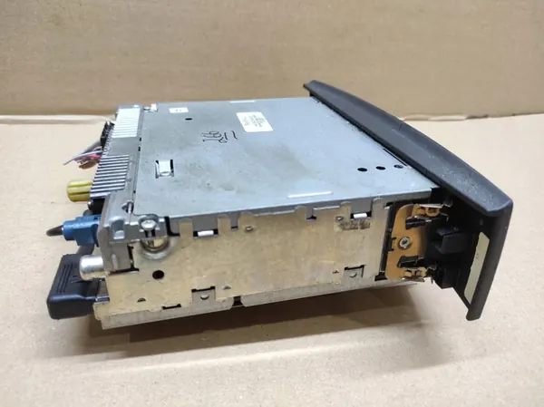 Rádio CD Carminat Renault OEM 8200514871 Usado image 4