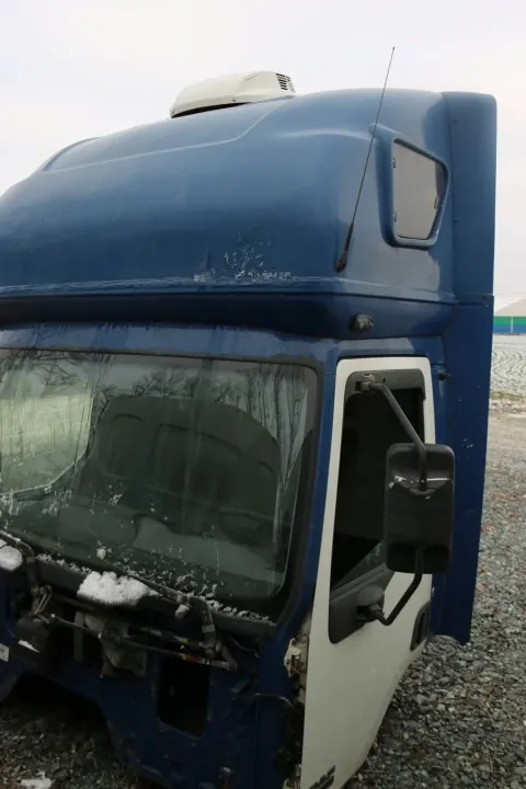 Cabina DAF LF 45 con litera - OEM 123 Usado image 5