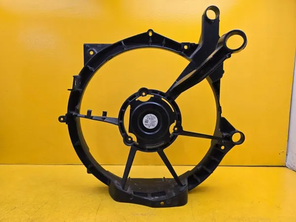 Porsche Taycan Fläktkåpa OEM 9J1959456D - Begagnad image 2
