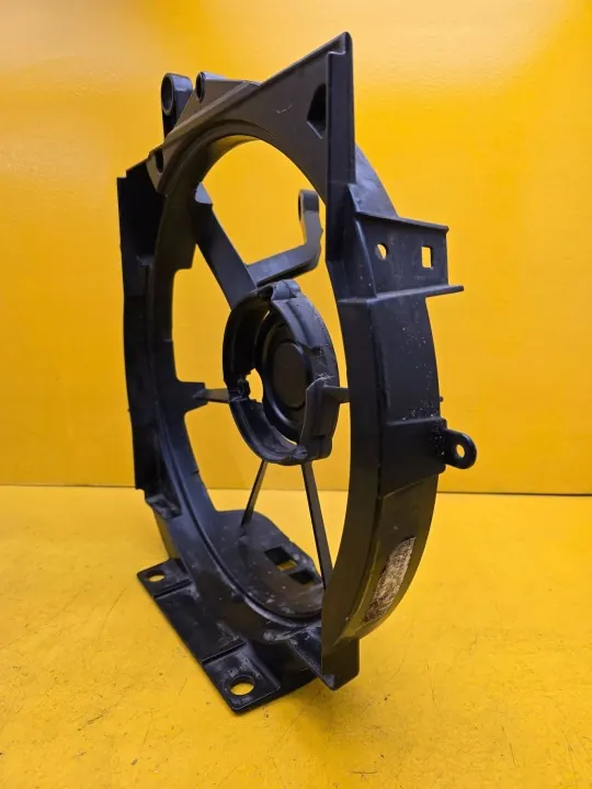 Porsche Taycan Fläktkåpa OEM 9J1959456D - Begagnad image 4