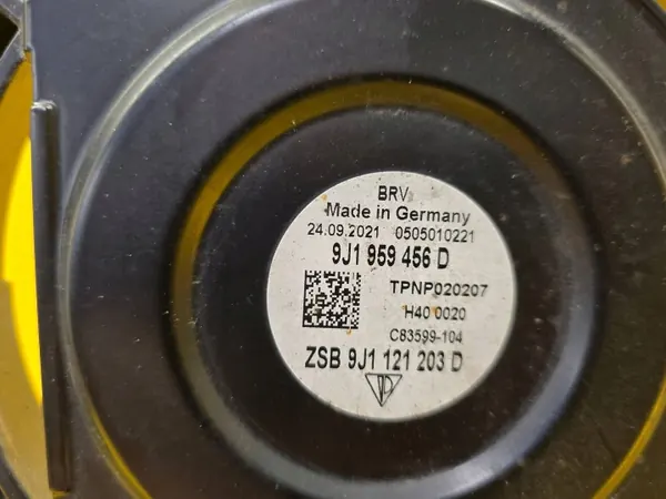 Porsche Taycan Fläktkåpa OEM 9J1959456D - Begagnad image 5