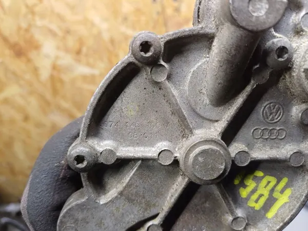 Bomba de vacío VW T4 2.5 TDI OEM 074145100A image 3