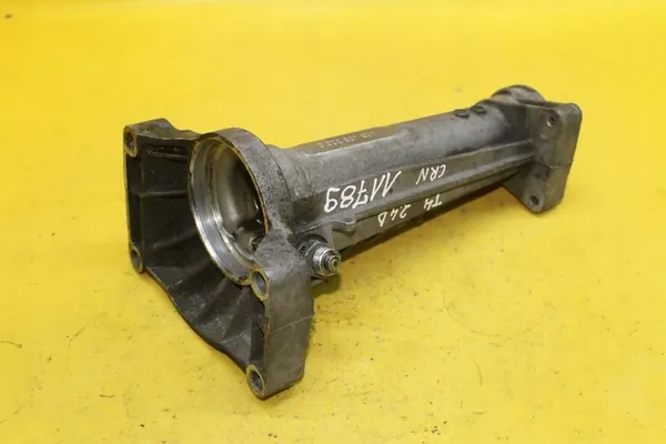 VW T4 2.4 D Half Shaft Support 02B409320C image 2