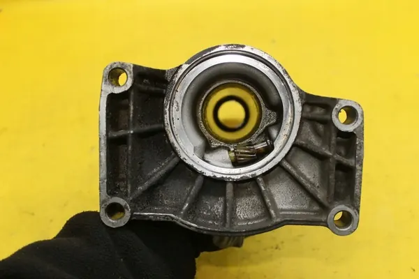 VW T4 2.4 D Half Shaft Support 02B409320C image 6